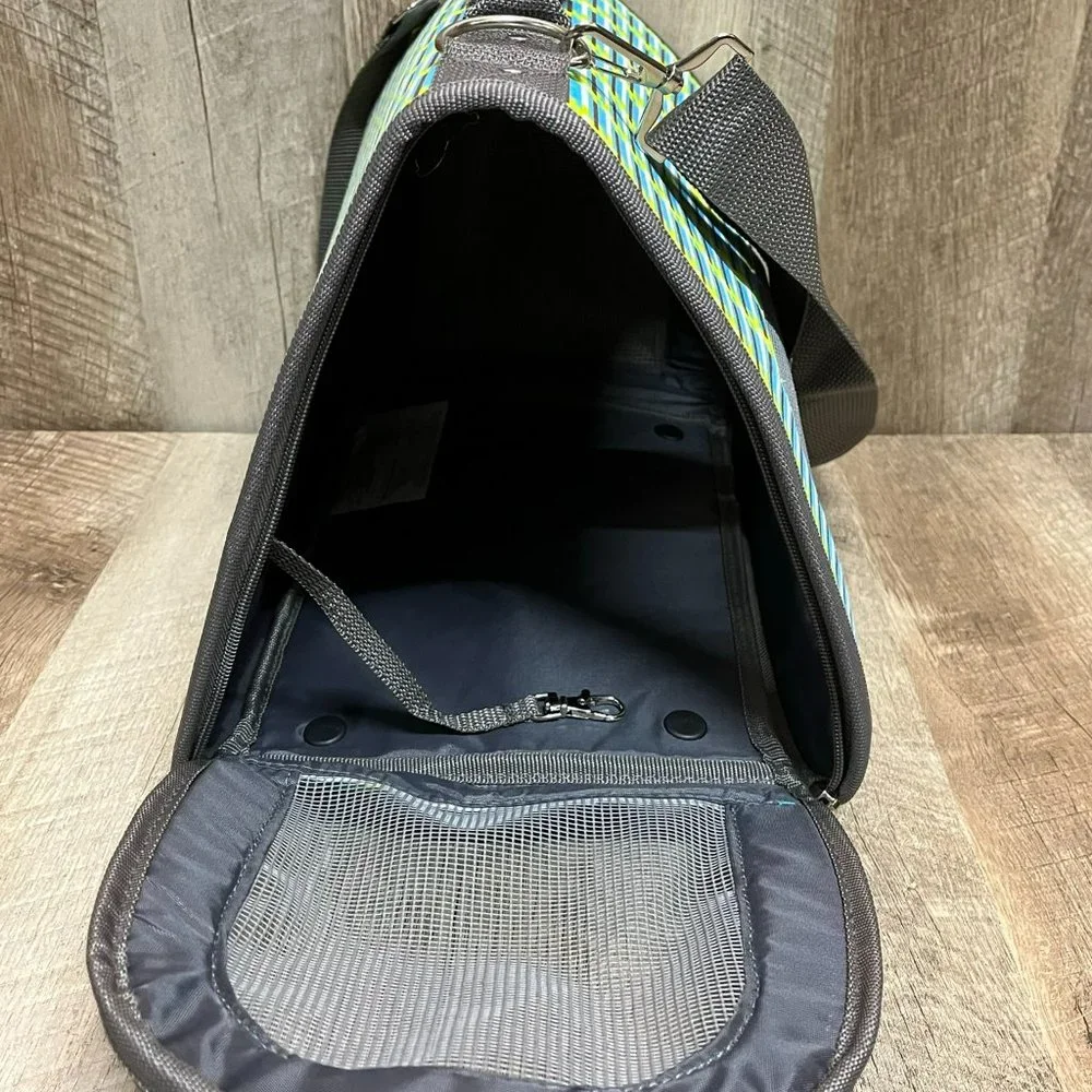 Pet carrier, Soft Sided Pet Travel Carrier, Small Size.